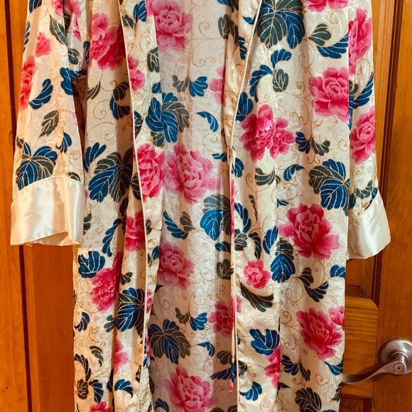 Vintage Victoria Secret gold label 👘 - Picture 7 of 10